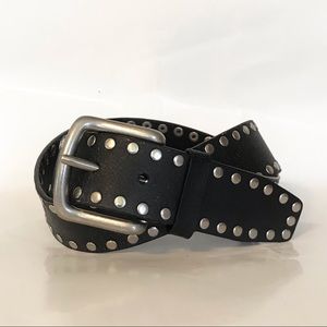 EUC. GUESS studded leather belt